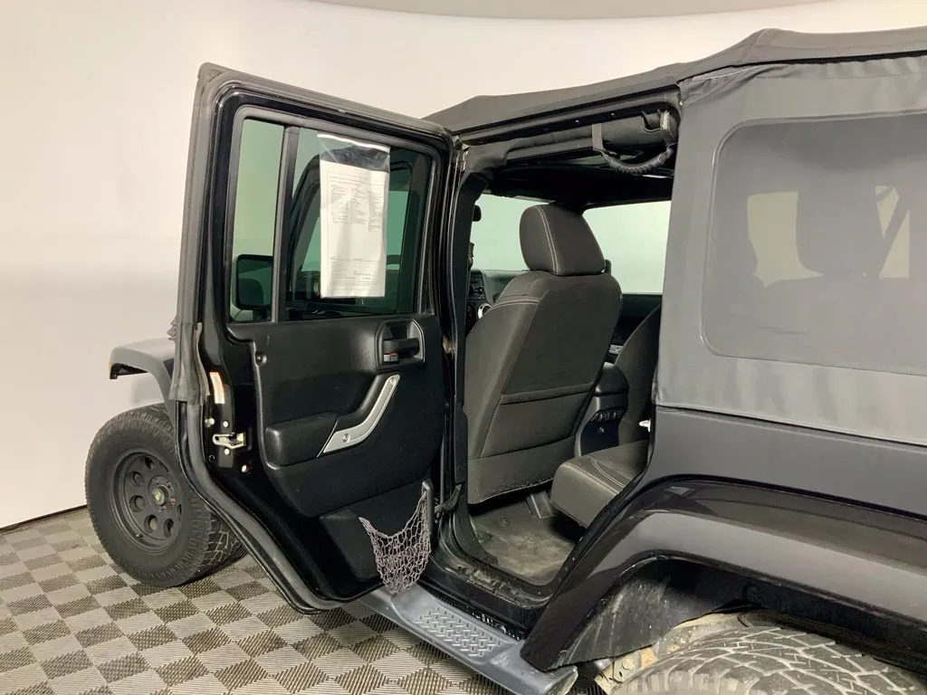 Jeep Wrangler photo 24