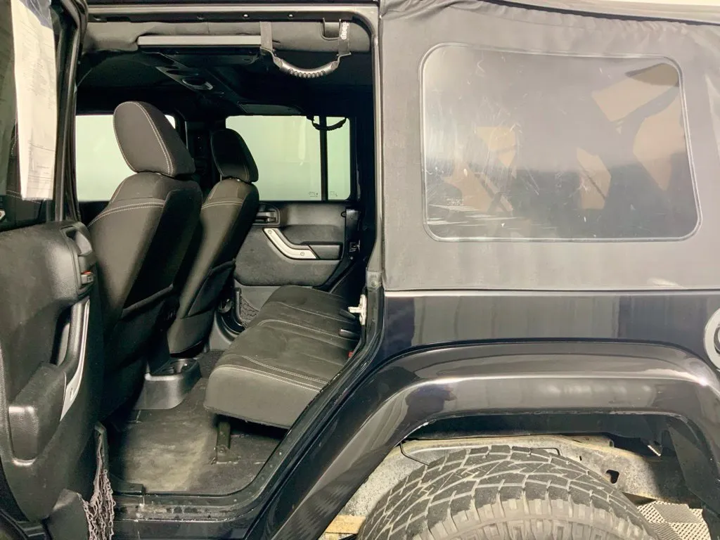 Jeep Wrangler photo 25