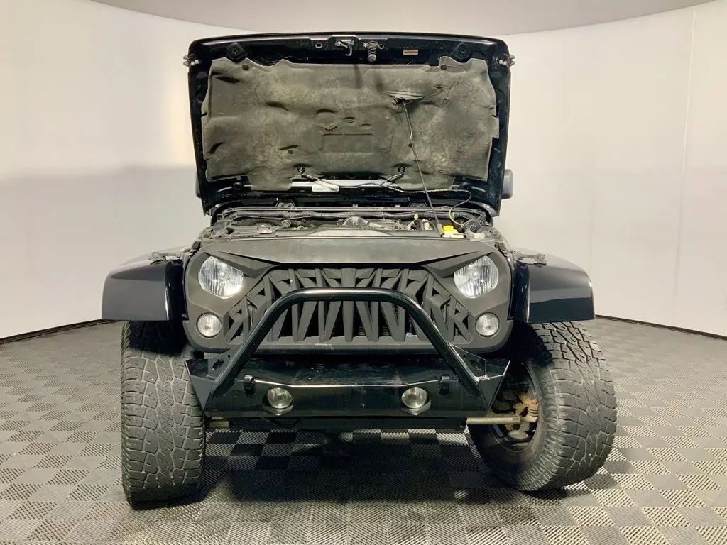 Jeep Wrangler photo 4