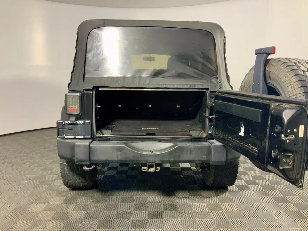Jeep Wrangler photo 13