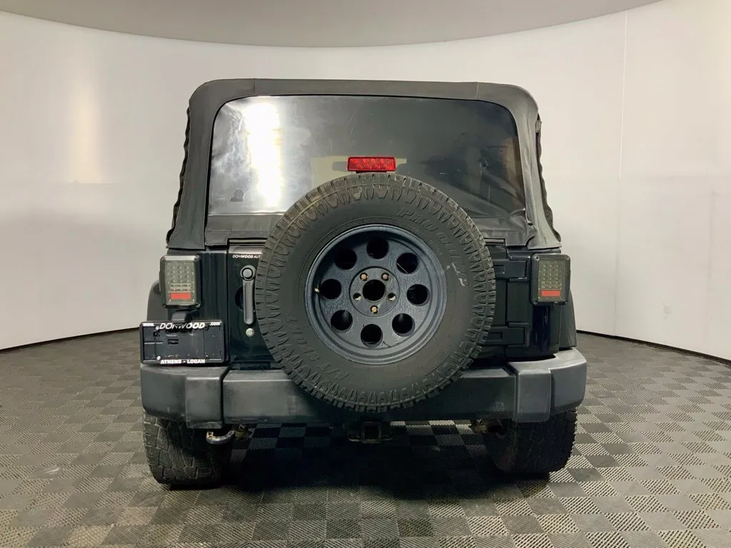 Jeep Wrangler photo 12