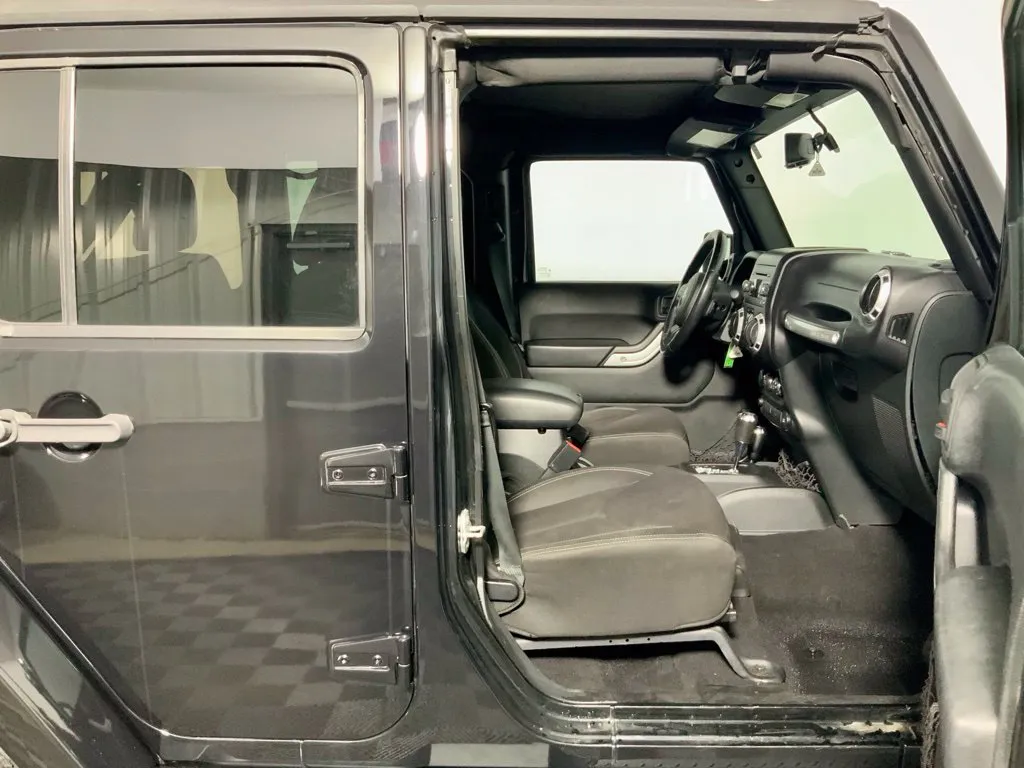 Jeep Wrangler photo 30