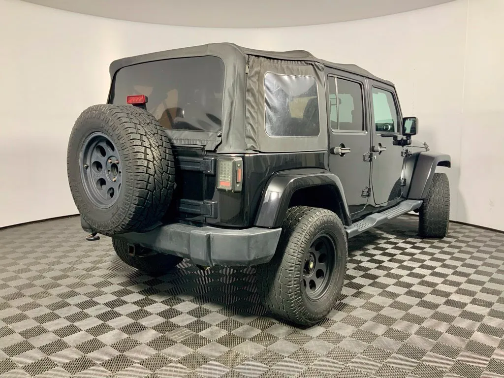 Jeep Wrangler photo 14