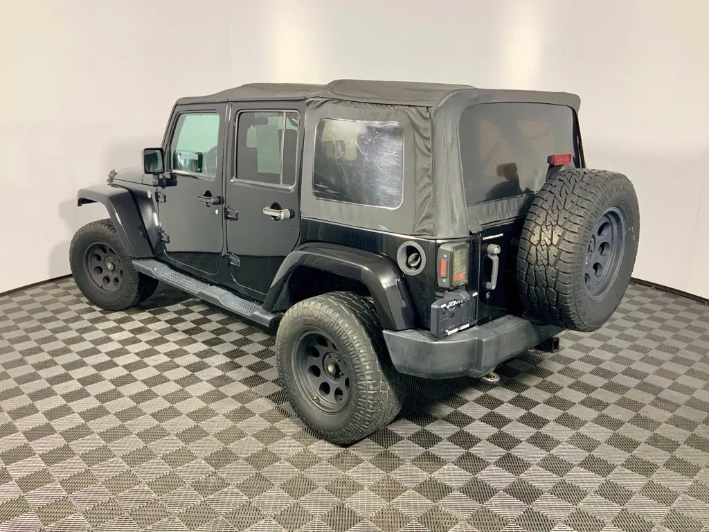Jeep Wrangler photo 11