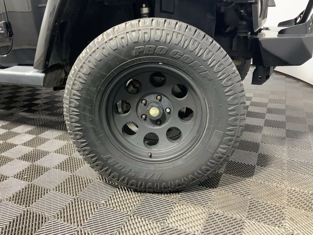 Jeep Wrangler photo 31