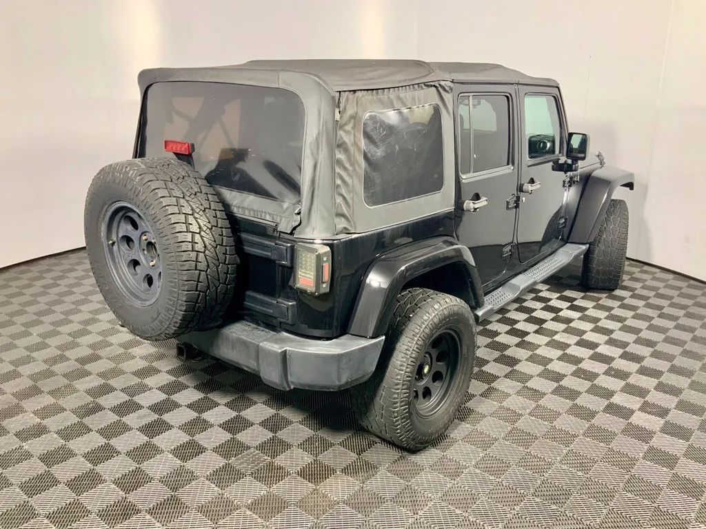 Jeep Wrangler photo 16
