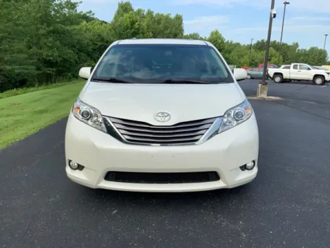 More photos of 2017 Toyota Sienna XLE at Don Wood Ford Lincoln, OH