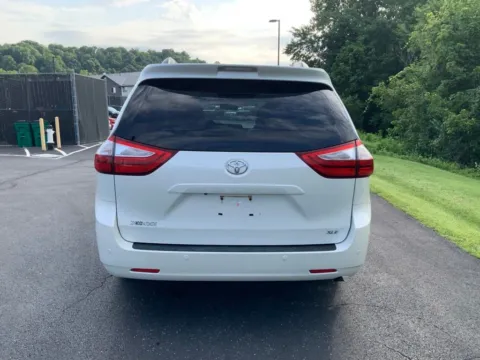 More photos of 2017 Toyota Sienna XLE at Don Wood Ford Lincoln, OH
