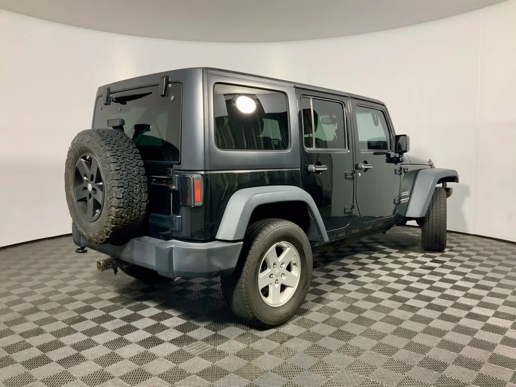 Jeep Wrangler photo 14