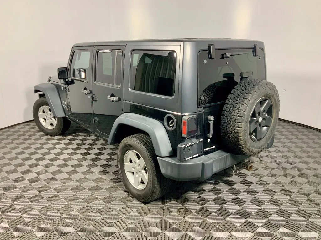 Jeep Wrangler photo 11