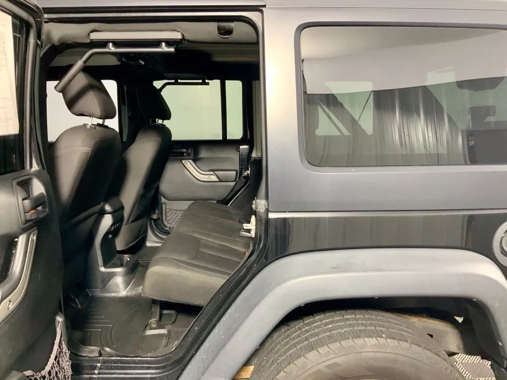 Jeep Wrangler photo 25