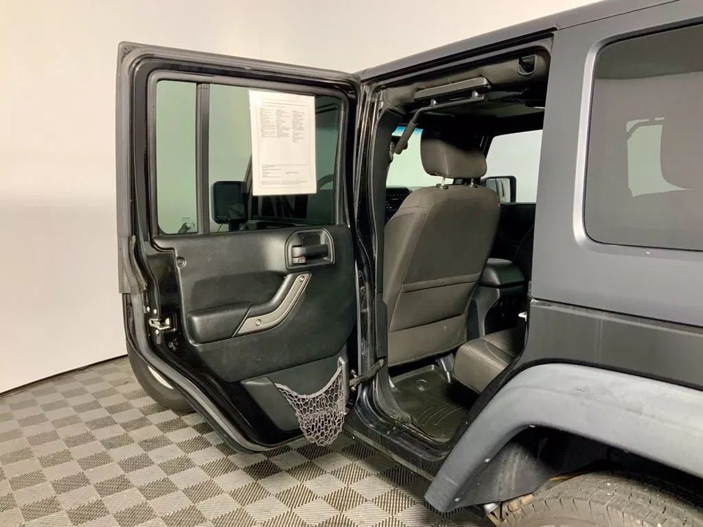 Jeep Wrangler photo 24