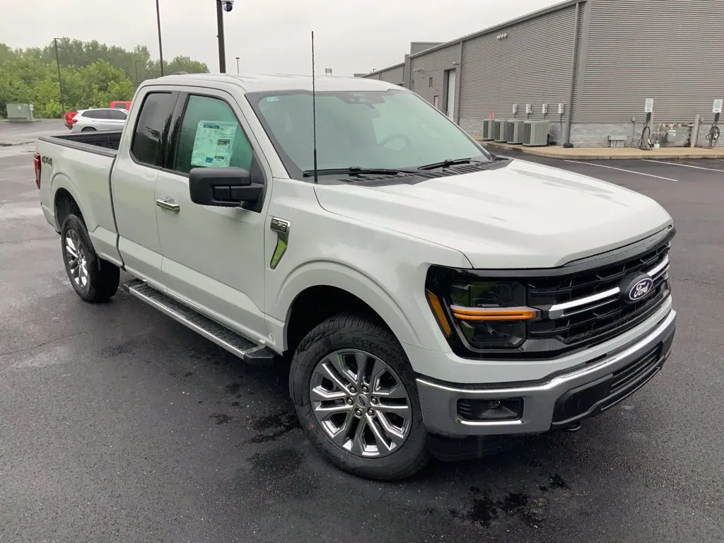 Ford F-150 photo 2