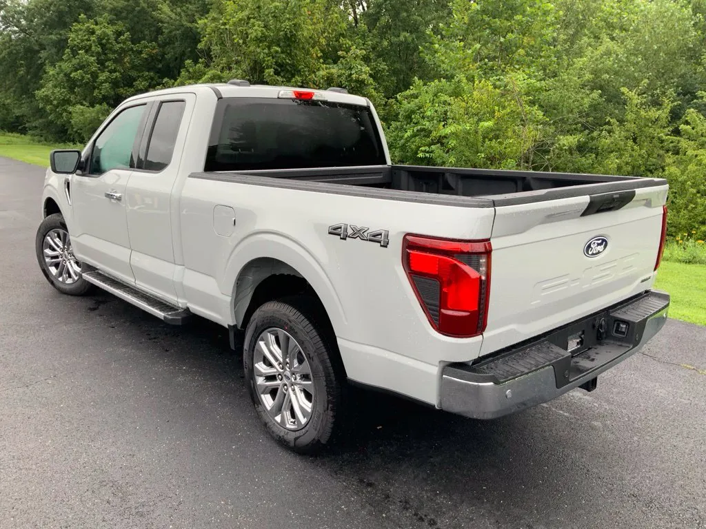 Ford F-150 photo 8