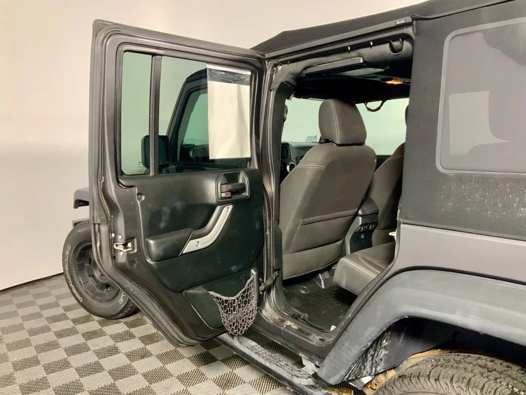 Jeep Wrangler photo 26