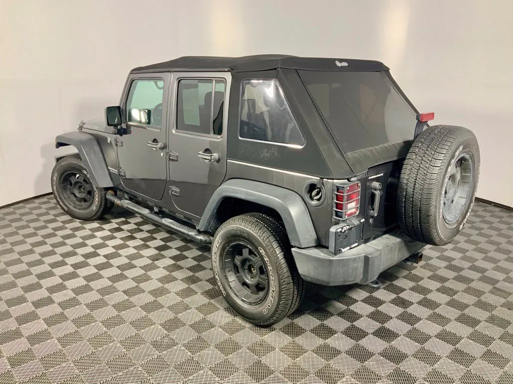 Jeep Wrangler photo 11