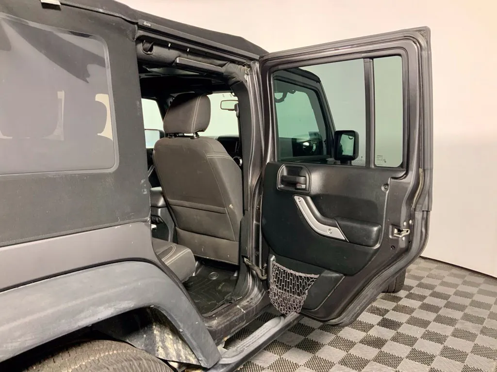 Jeep Wrangler photo 29