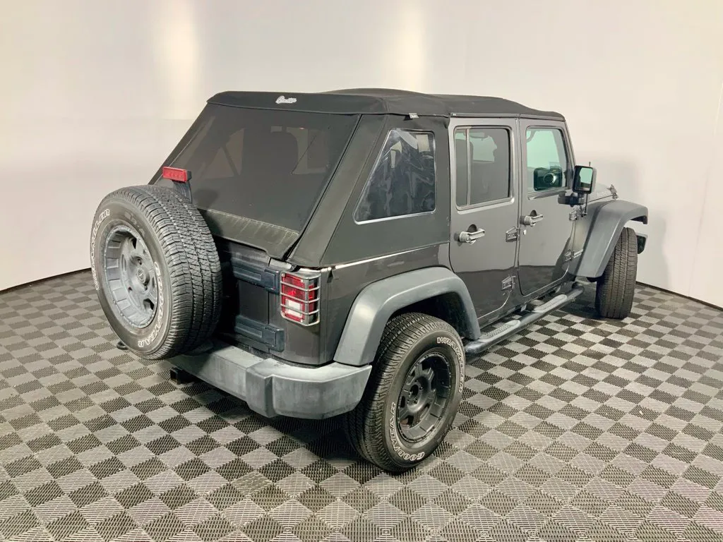 Jeep Wrangler photo 16