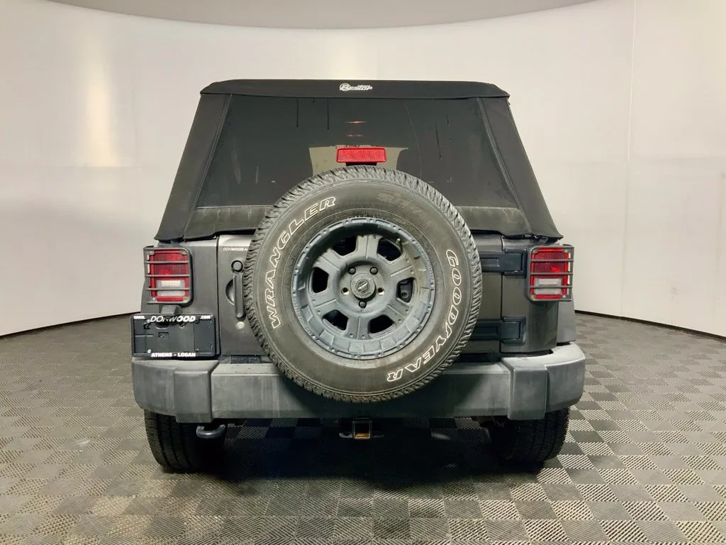 Jeep Wrangler photo 12