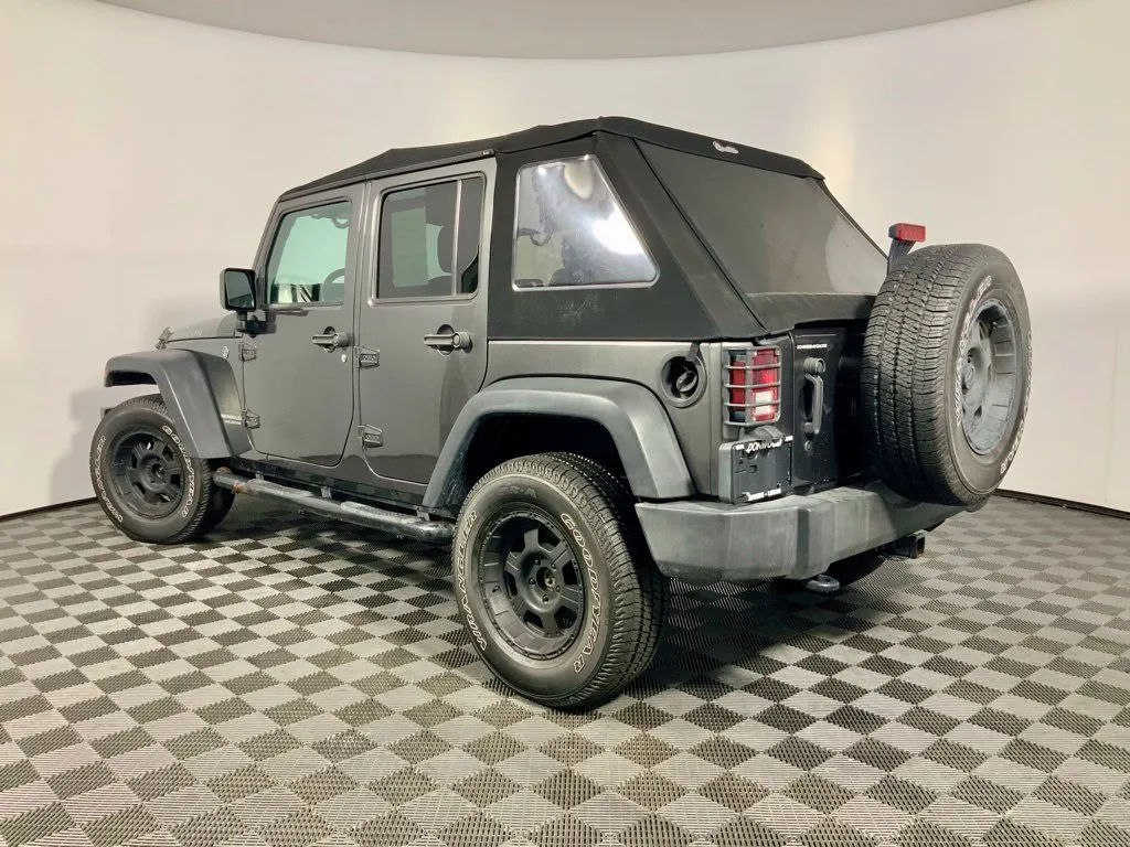 Jeep Wrangler photo 9