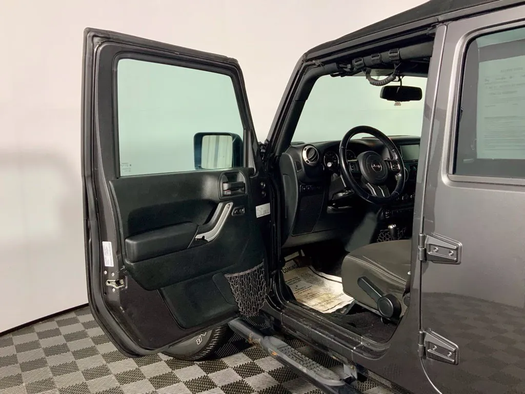 Jeep Wrangler photo 17