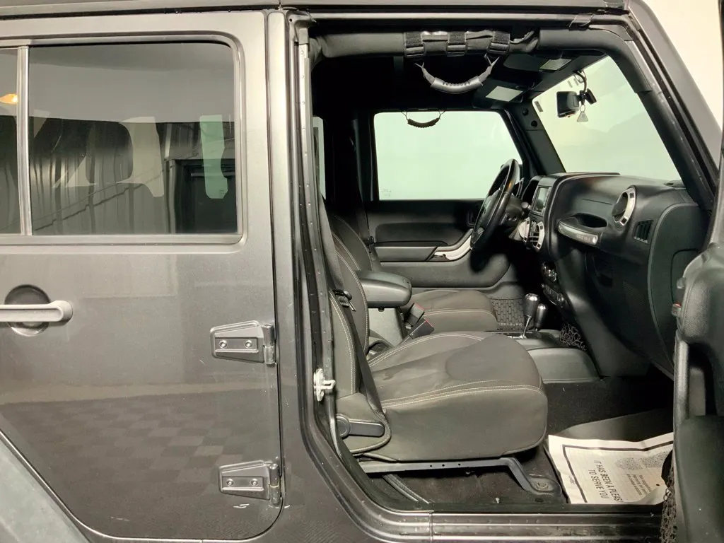Jeep Wrangler photo 32
