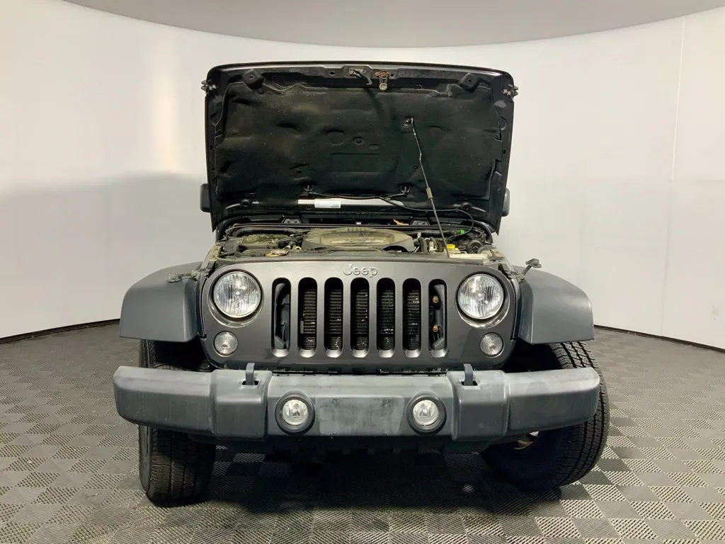 Jeep Wrangler photo 4