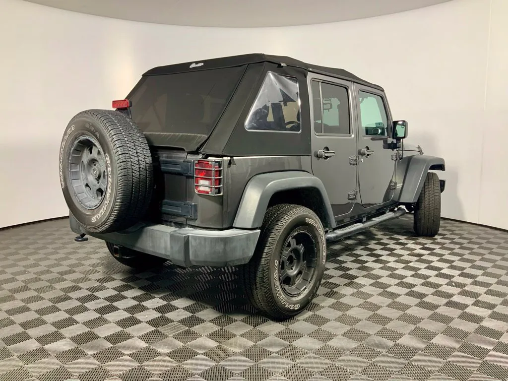 Jeep Wrangler photo 14