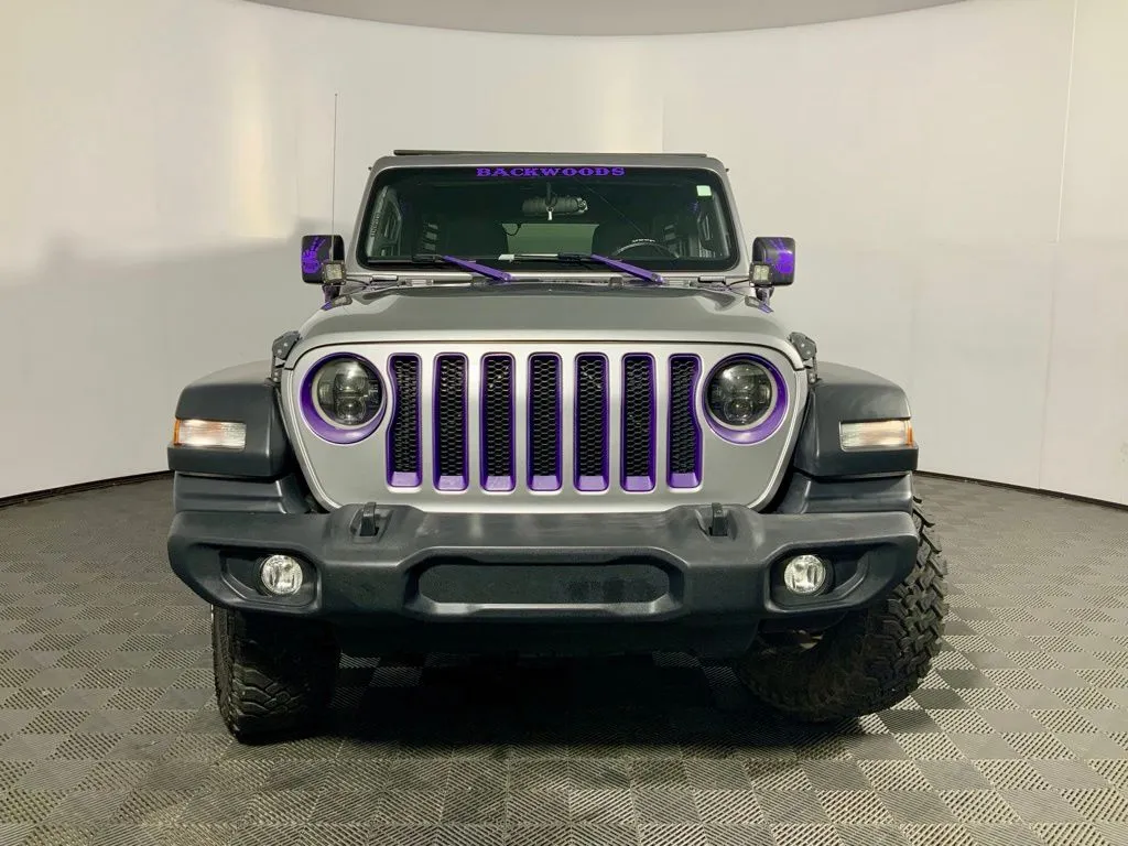 Jeep Wrangler photo 4