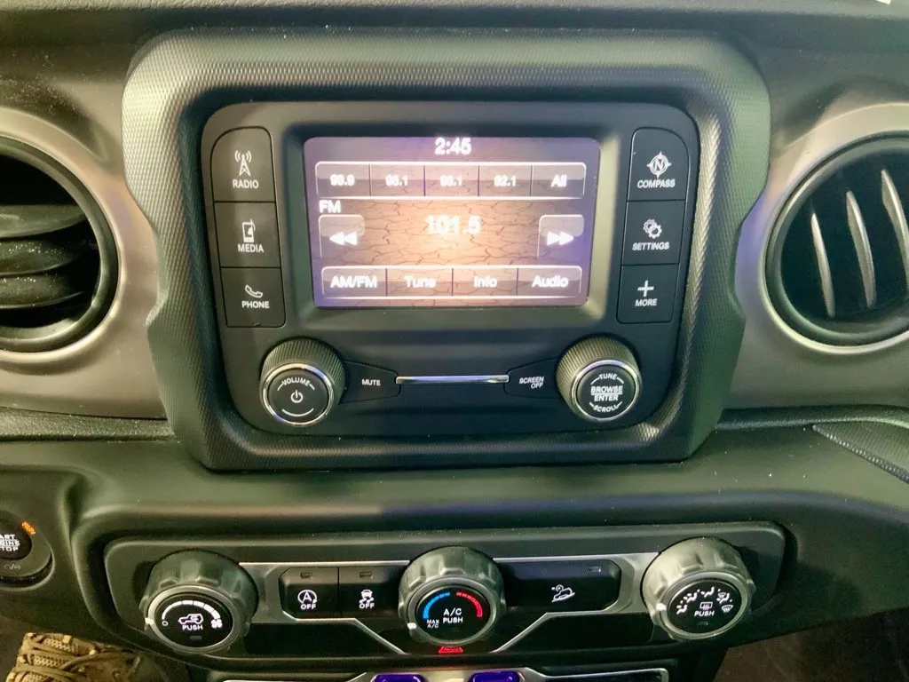 Jeep Wrangler photo 21