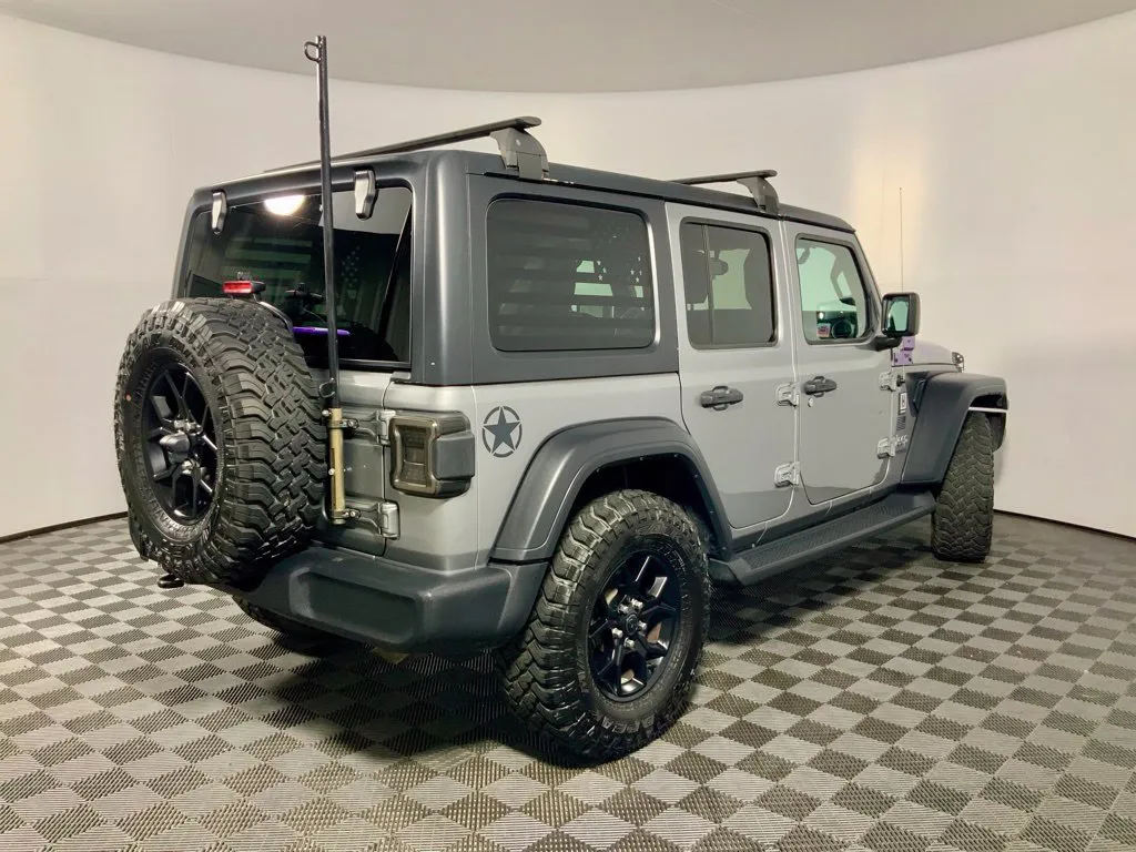 Jeep Wrangler photo 14