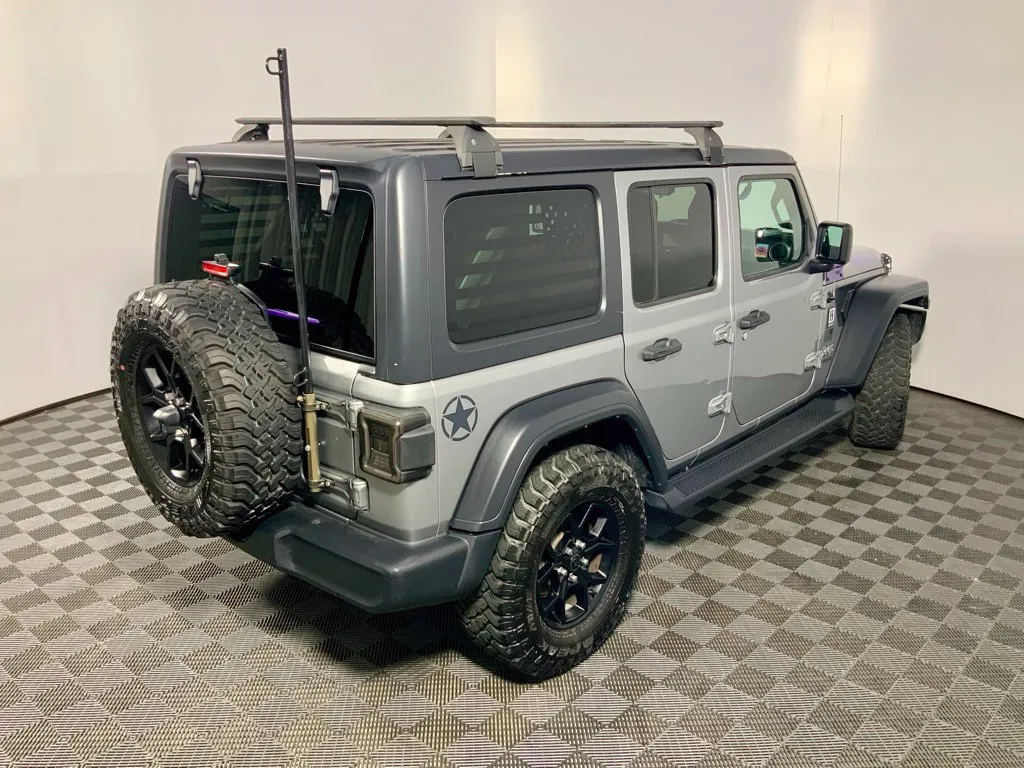 Jeep Wrangler photo 16