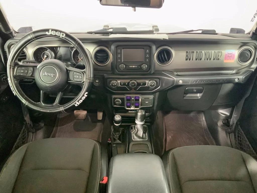 Jeep Wrangler photo 19