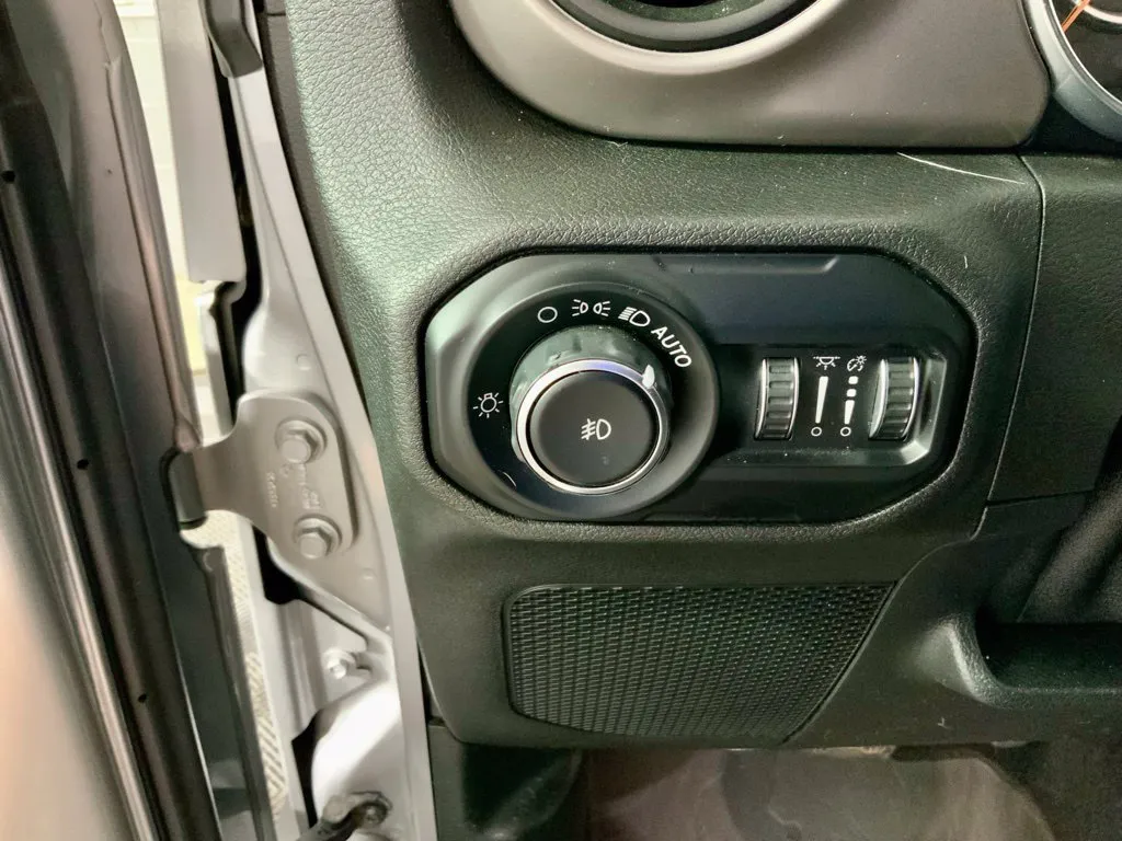 Jeep Wrangler photo 20