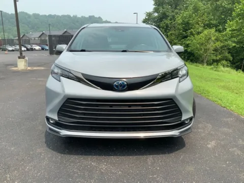 More photos of 2024 Toyota Sienna Woodland Edition at Don Wood Ford Lincoln, OH
