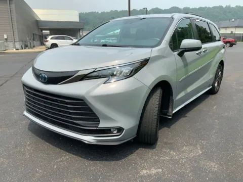 More photos of 2024 Toyota Sienna Woodland Edition at Don Wood Ford Lincoln, OH