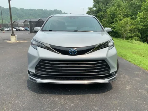 More photos of 2024 Toyota Sienna Woodland Edition at Don Wood Ford Lincoln, OH