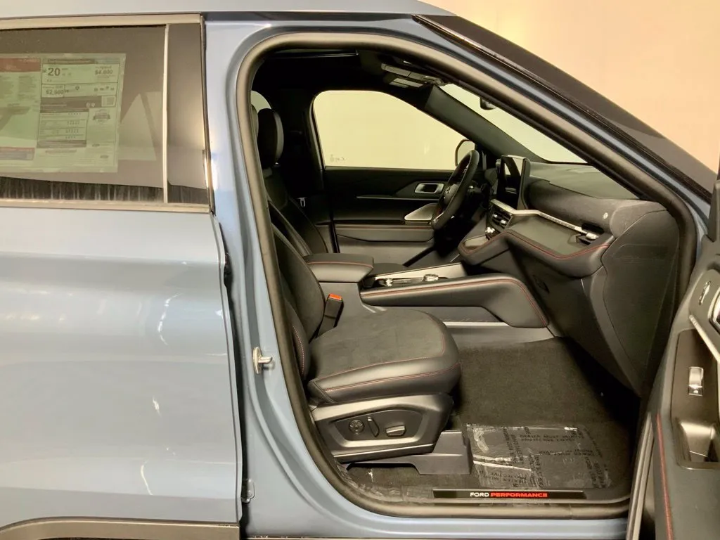 Ford Explorer photo 34