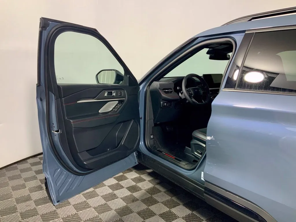 Ford Explorer photo 19