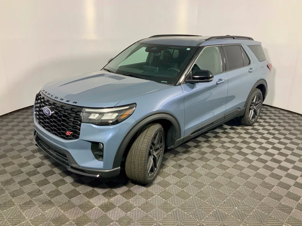 Ford Explorer photo 11