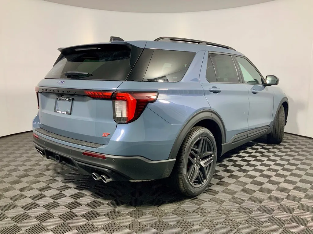 Ford Explorer photo 17