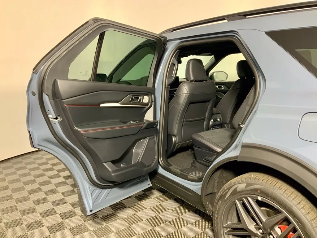 Ford Explorer photo 28