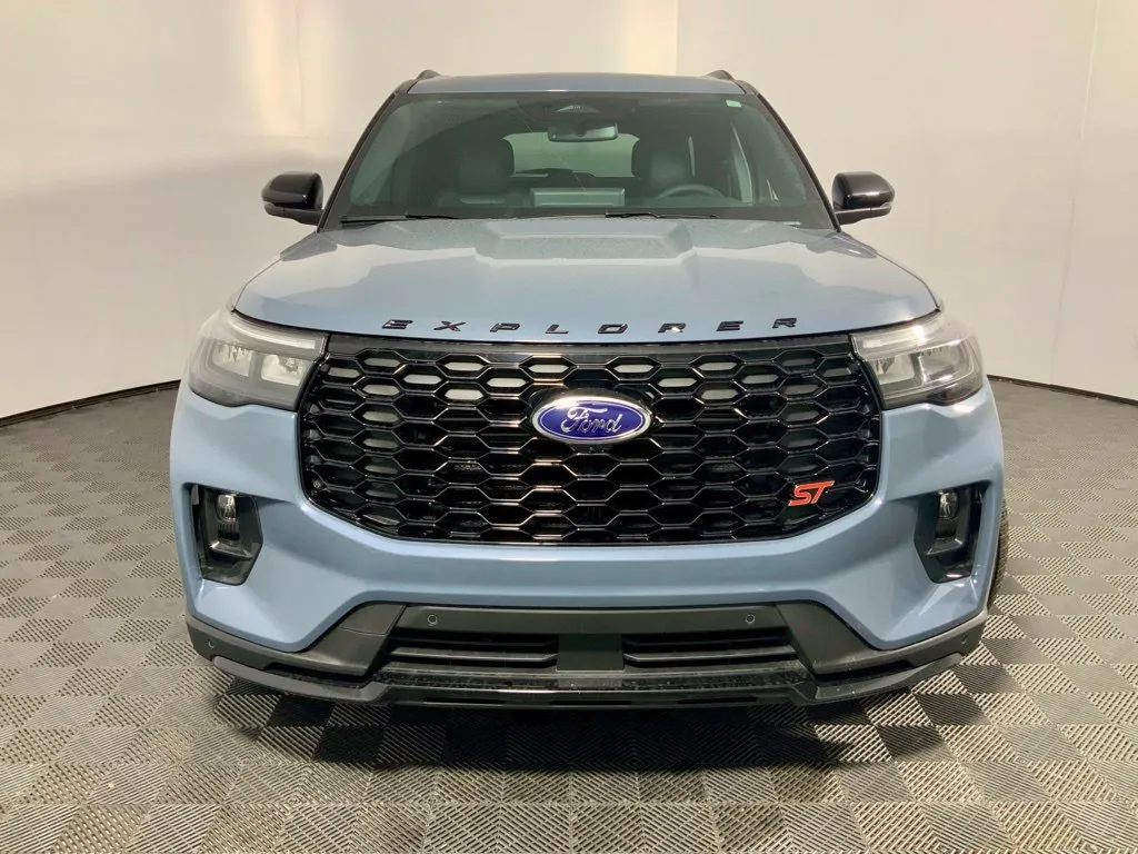 Ford Explorer photo 5