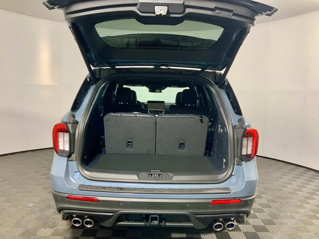Ford Explorer photo 16