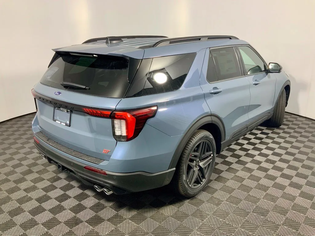 Ford Explorer photo 18