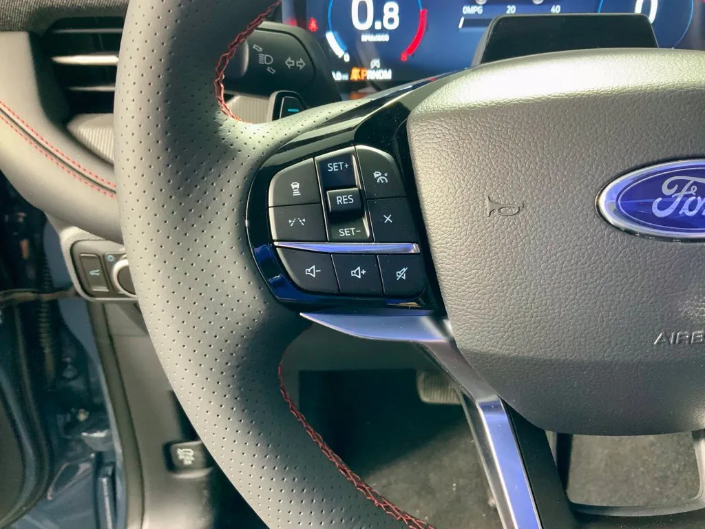 Ford Explorer photo 25