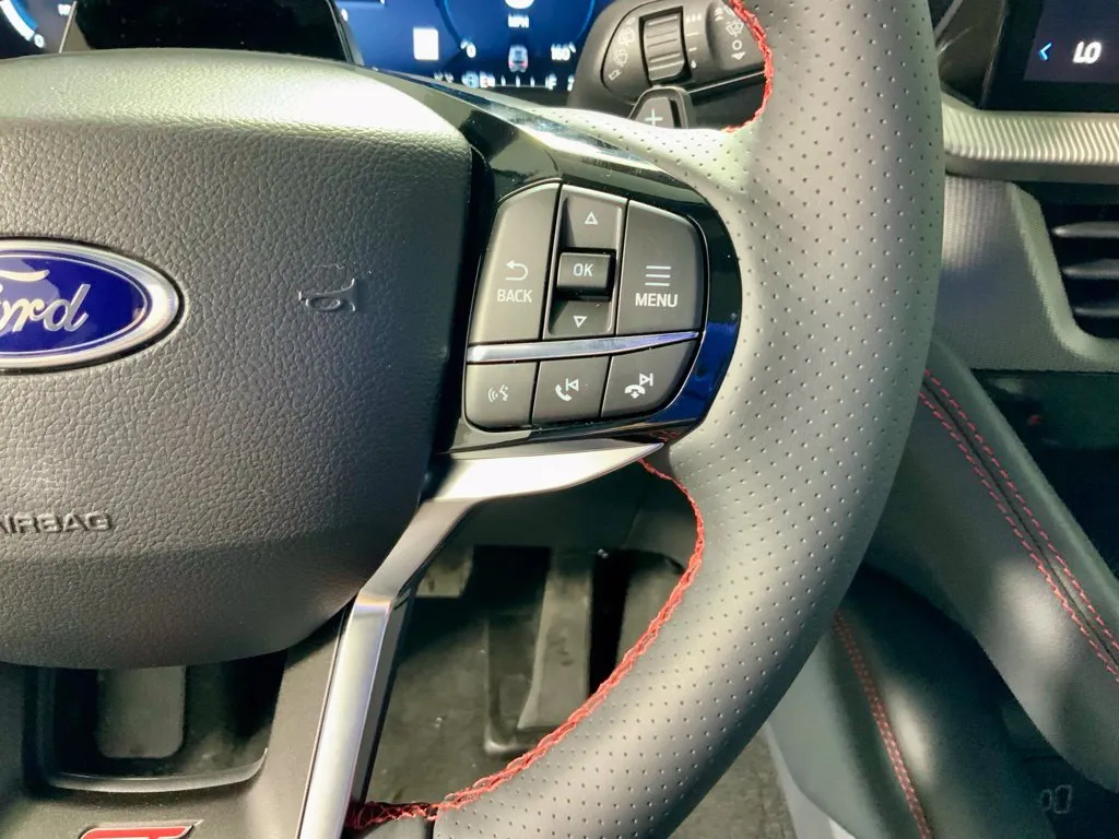 Ford Explorer photo 26
