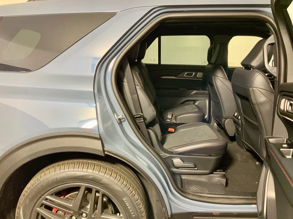 Ford Explorer photo 32
