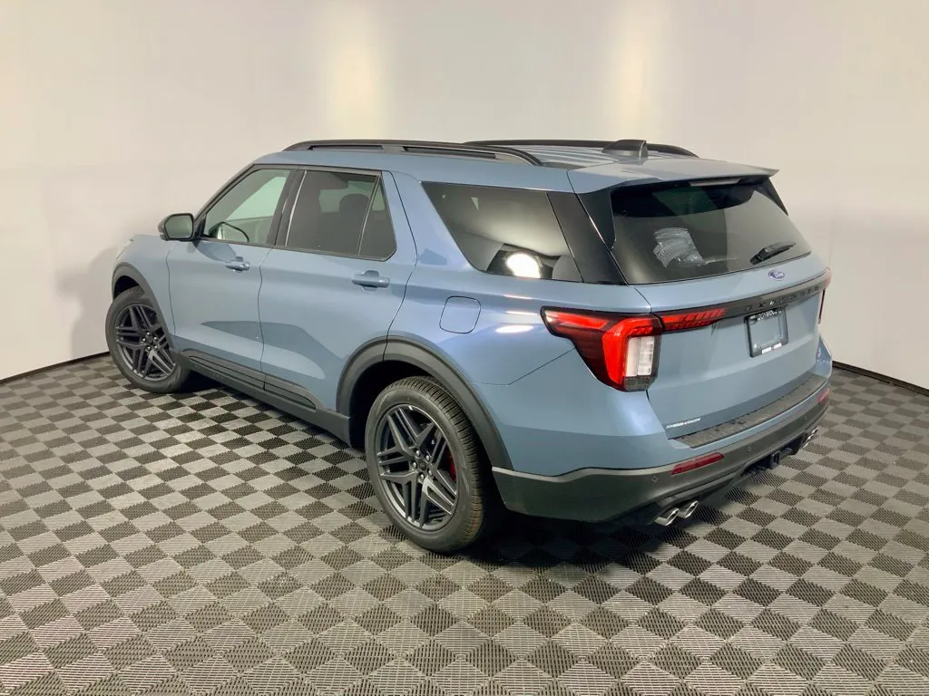 Ford Explorer photo 13