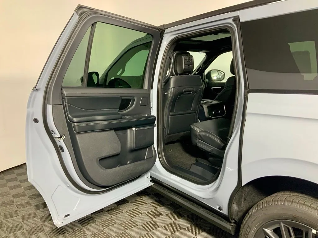Ford Expedition MAX photo 29